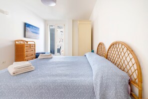 1 bedroom, iron/ironing board, free WiFi, bed sheets - Apartment 'A Due Passi Dal Centro Bilo' with Balcony, Wi-Fi and Air Conditioning (Otranto)