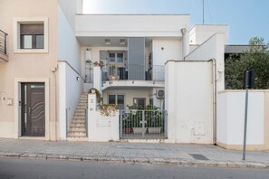 Exterior - Apartment 'A Due Passi Dal Centro Bilo' with Balcony, Wi-Fi and Air Conditioning (Otranto)