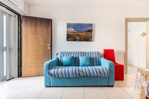 TV - Apartment 'A Due Passi Dal Centro Bilo' with Balcony, Wi-Fi and Air Conditioning (Otranto)