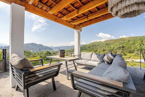 Panoramic House | Living area | 40-inch Smart TV with digital channels