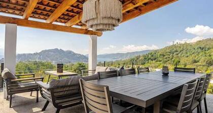 LUXO Casa Valle de Bravo con jacuzzi y espectacular Vista al Lago