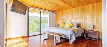LUXO Casa Valle de Bravo con jacuzzi y espectacular Vista al Lago