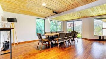 Panoramic House | Dining room