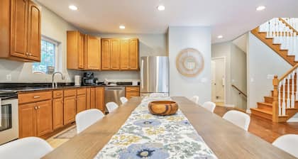 Wooded Sands: Thanksgiving Retreat – Room for Family, Food & Fun!