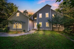 Exterior - Wooded Sands: Holly Jolly Retreat – Make Your Holiday Extra Special! (Montague)