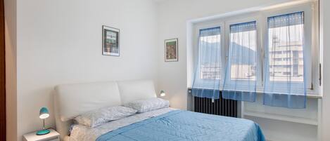 2 chambres, fer et planche Ă repasser, Wi-Fi, draps fournis