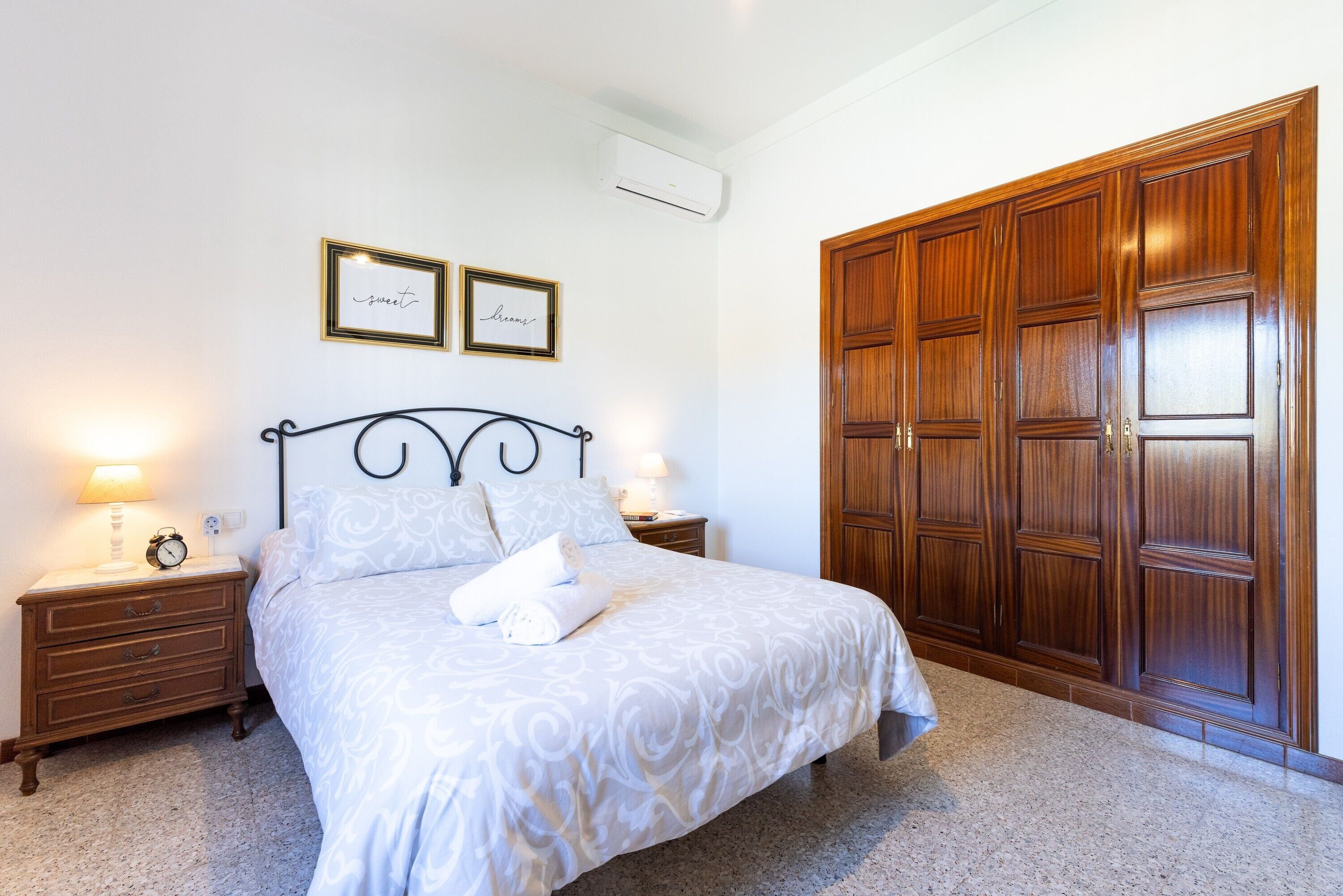 3 habitaciones, tabla de planchar con plancha y wifi gratis 