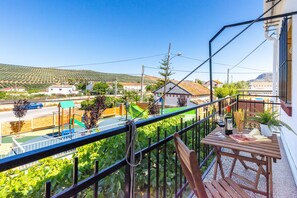 Outdoor dining - 'El Rancho Grande' Apartment with Balcony and Mountain Views (ÁLORA)