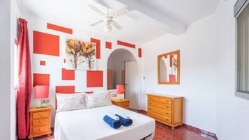 4 bedrooms, iron/ironing board, free WiFi, bed sheets