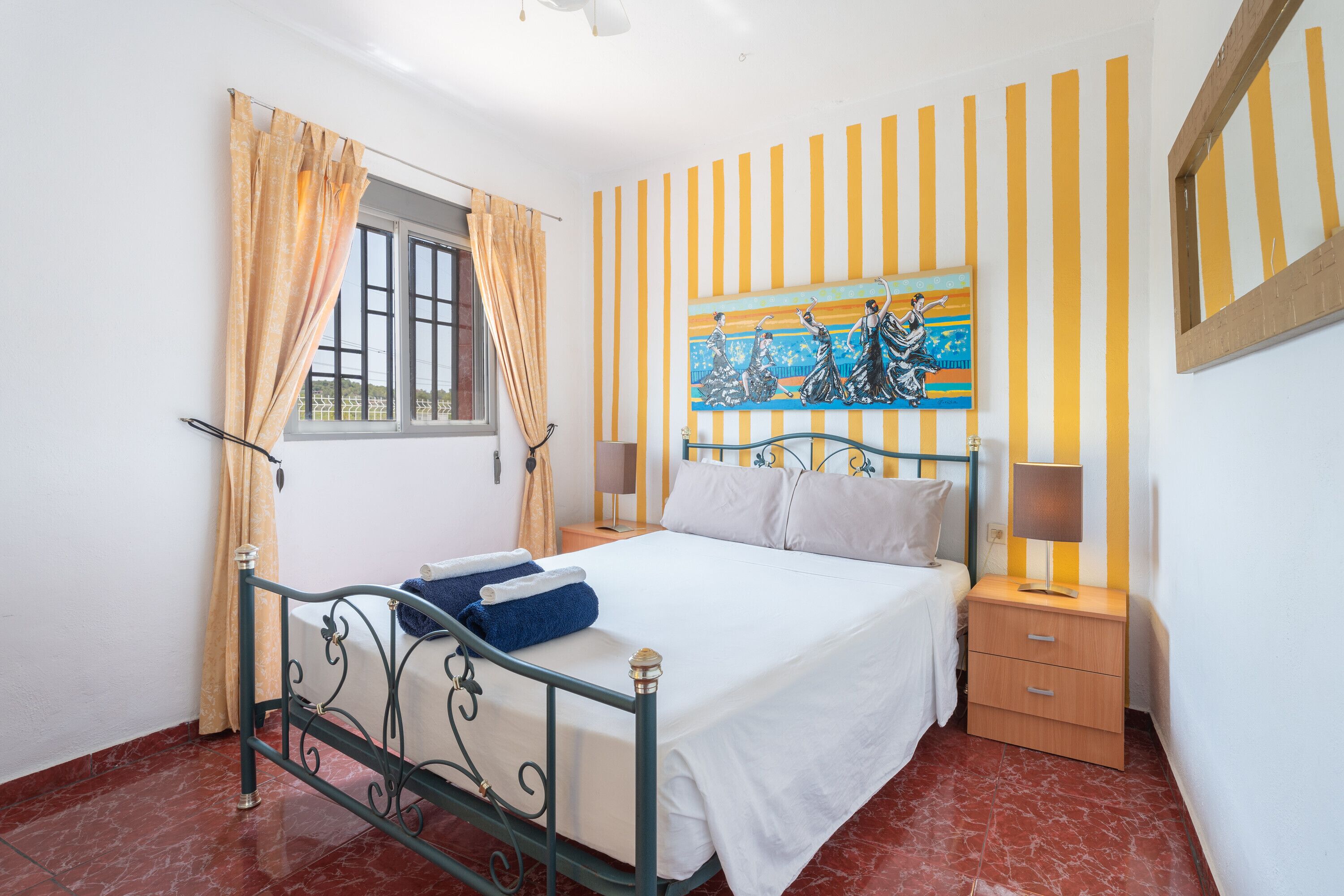 4 bedrooms, iron/ironing board, free WiFi, bed sheets