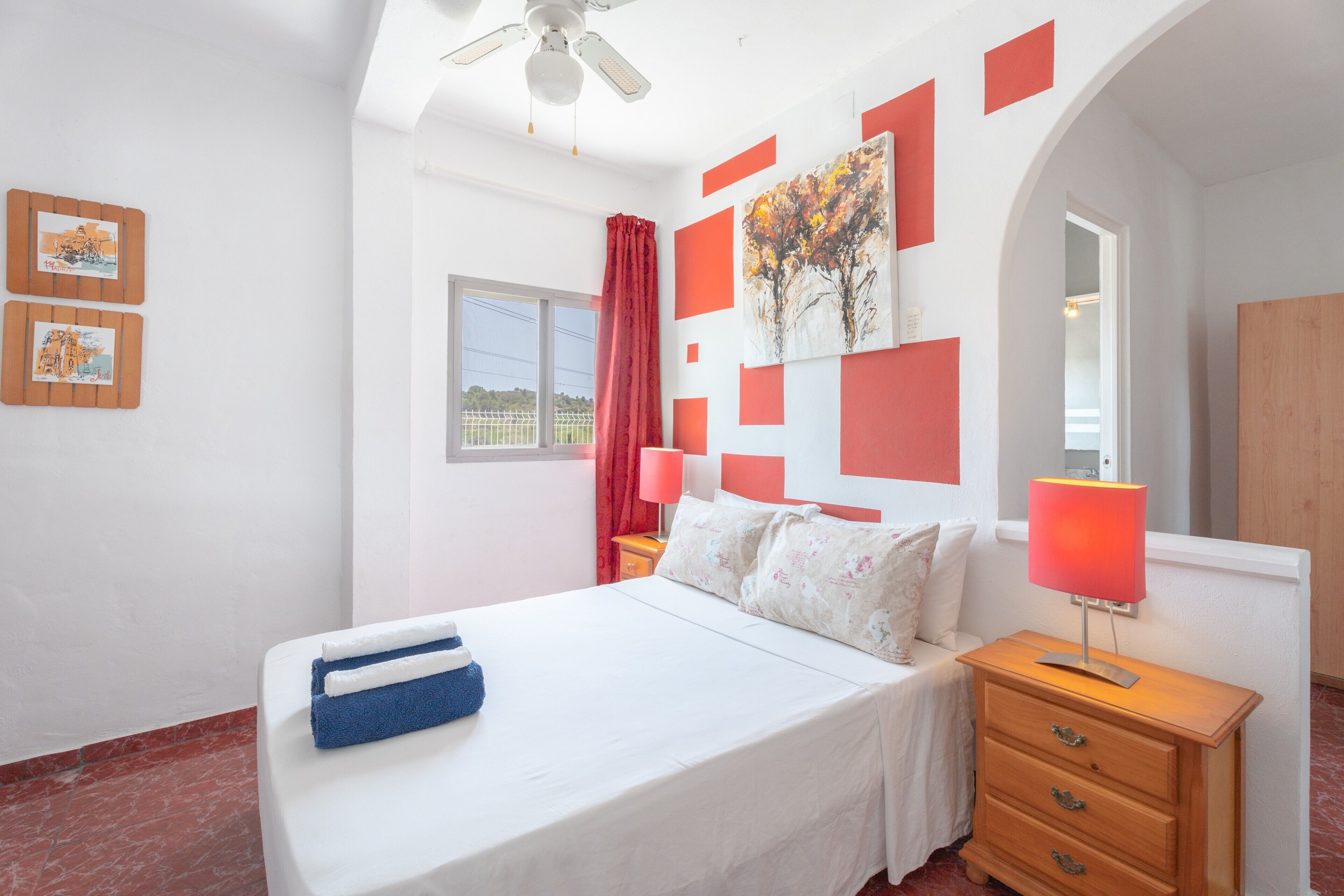 4 chambres, fer et planche à repasser, Wi-Fi gratuit, draps fournis