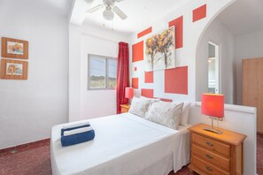 4 habitaciones, tabla de planchar con plancha y wifi gratis 