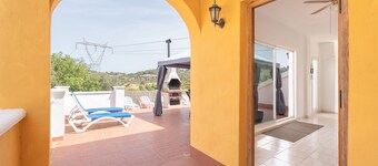 Apartment 'Villa Casablanca' with Mountain View, Private Pool and Wi-Fi