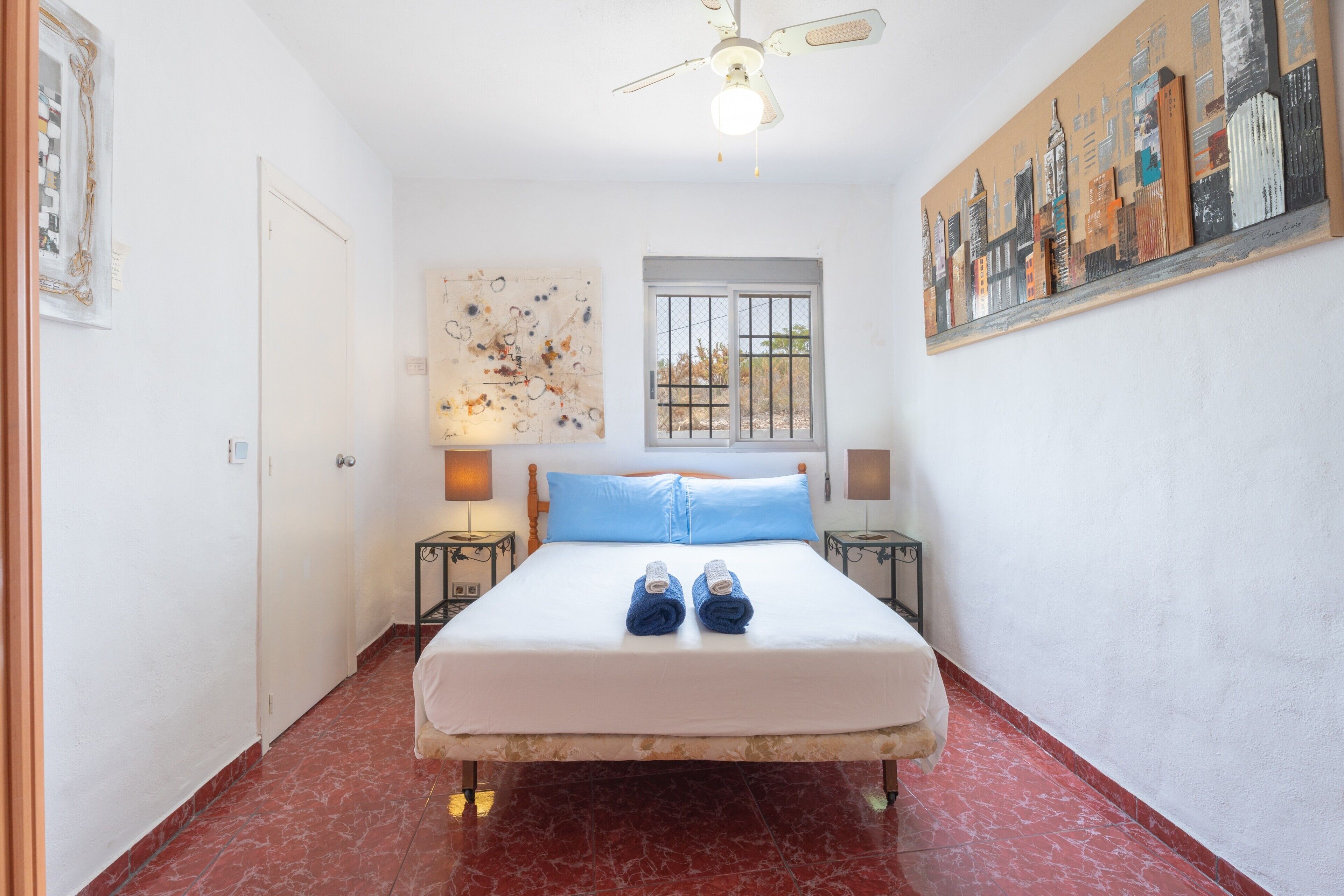 4 bedrooms, iron/ironing board, free WiFi, bed sheets