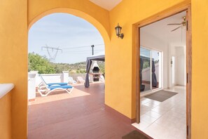 A patio with lounge chairs, a barbecue grill, and a view of the landscape. - Apartment 'Villa Casablanca' with Mountain View, Private Pool and Wi-Fi (Torrent)