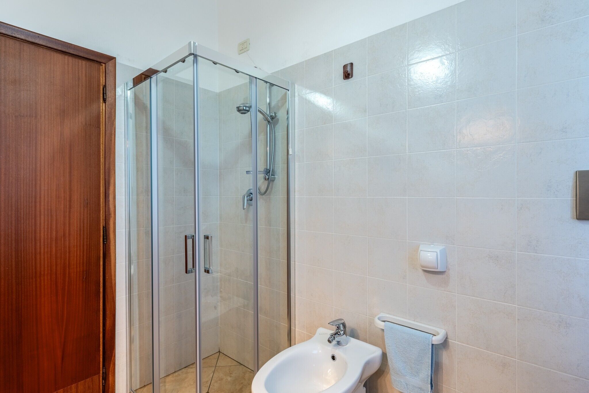 Shower, towels