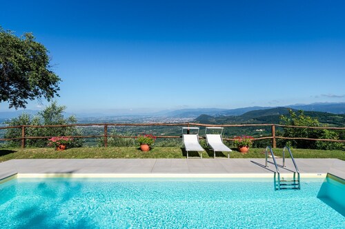 Holiday Home 'Podere Calistri' with Mountain View, Wi-Fi and Air Conditioning