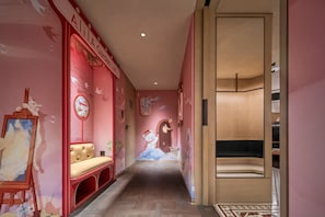 Premium bedding, down duvets, free minibar items, in-room safe - Alila Shanghai (Shanghai)