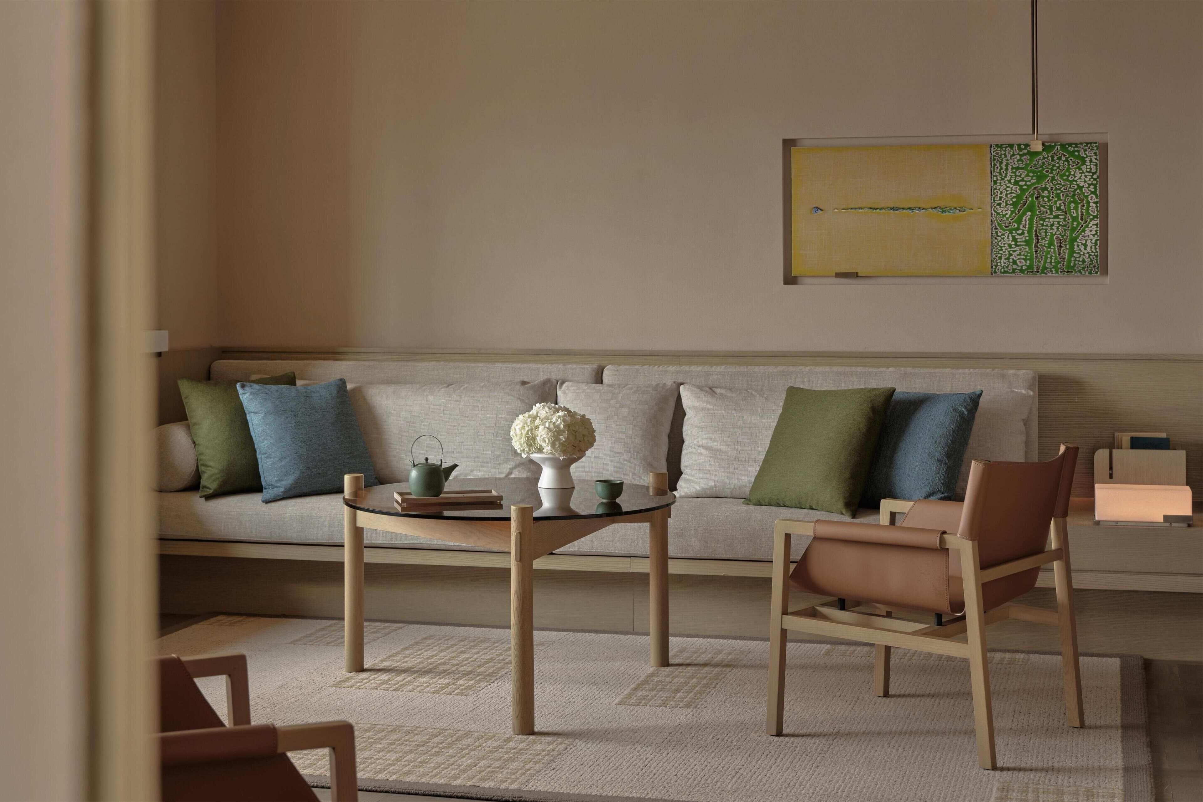 Studio, 1 King Bed, City View | Premium bedding, free minibar items, in-room safe, desk