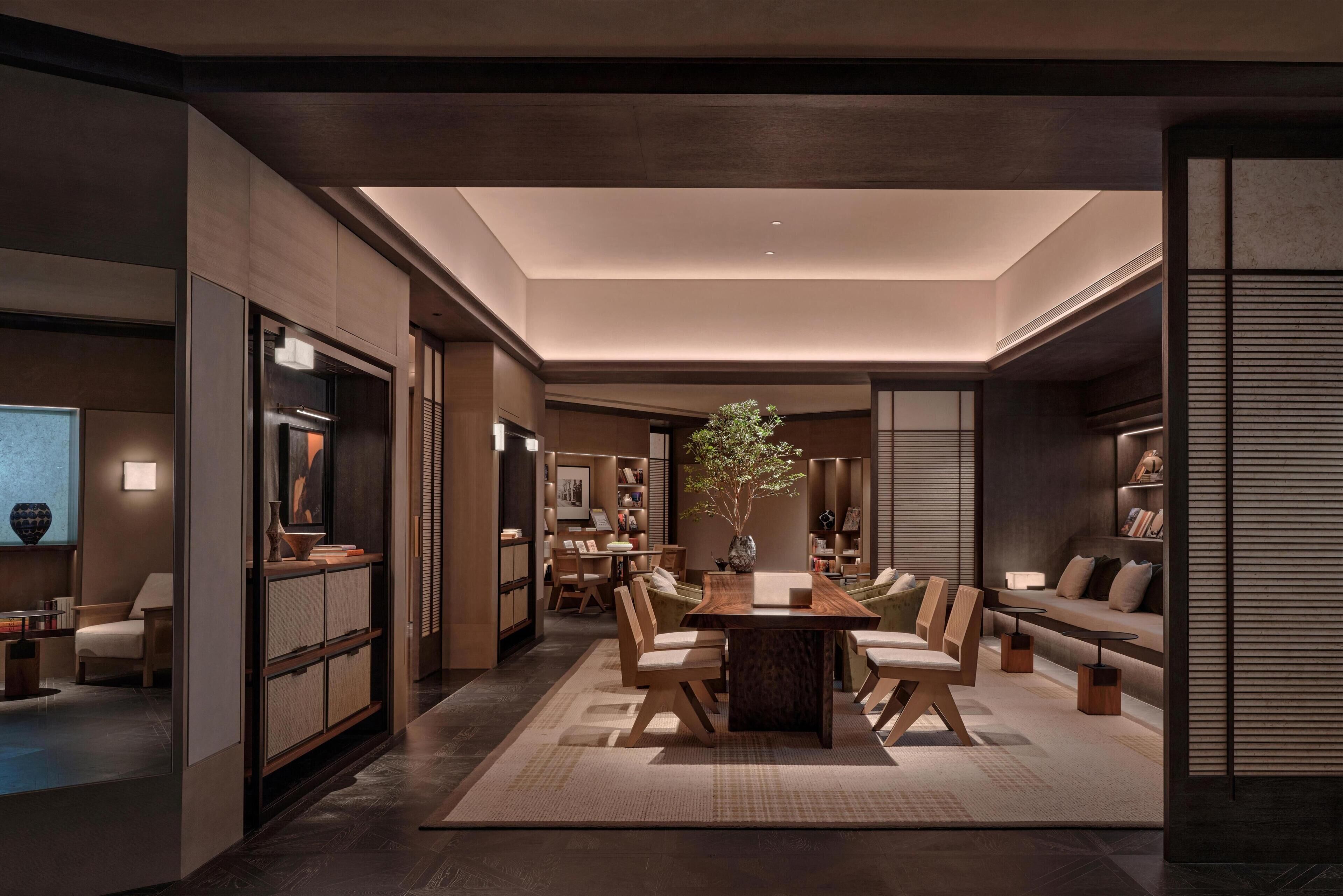 Luxe beddengoed, een minibar met enkele gratis items