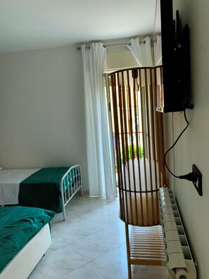 2 bedrooms, WiFi, bed sheets