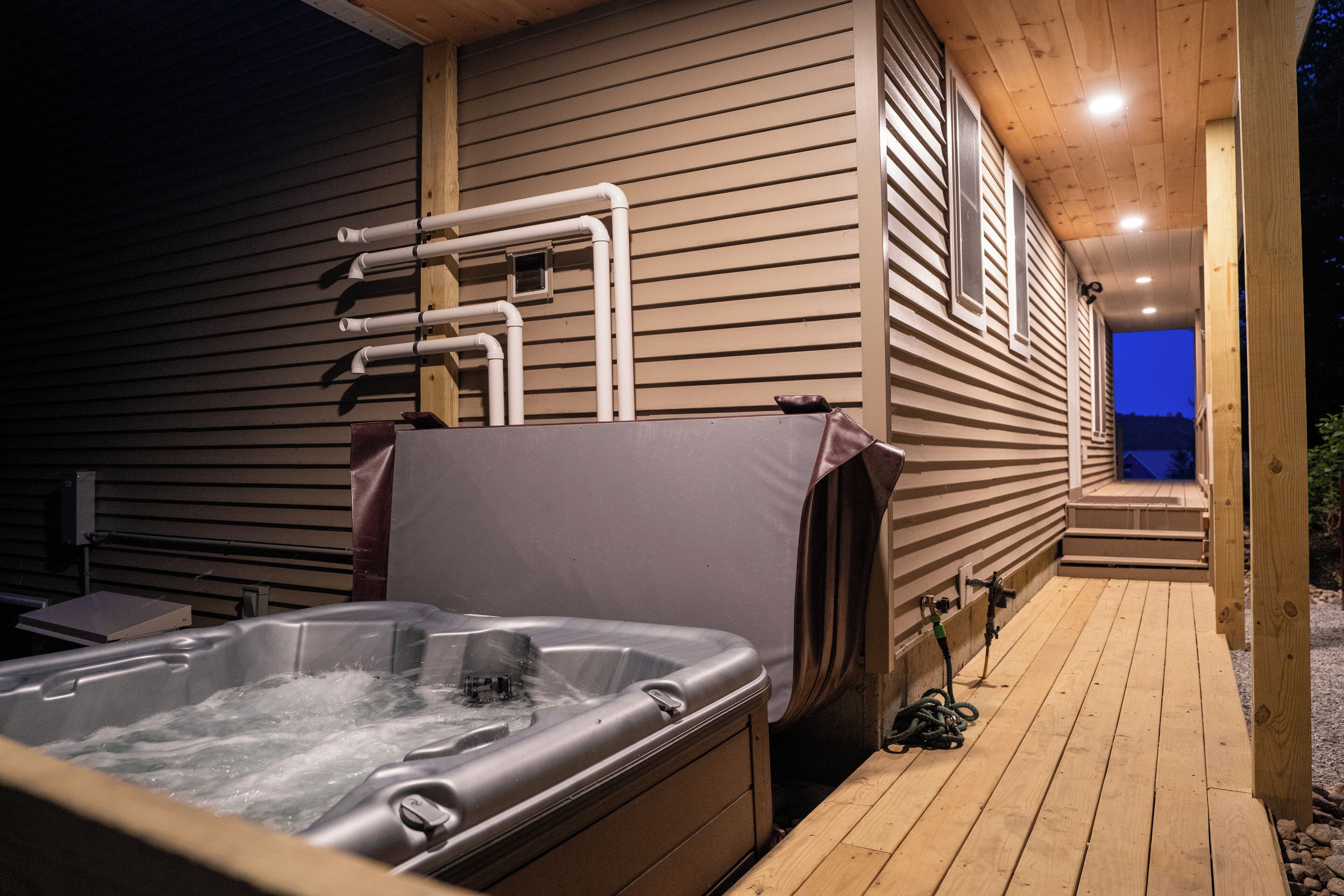 Outdoor spa tub