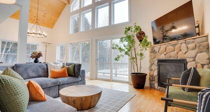 Luxe Mountain Escape ~ Sauna ~ Hot Tub ~ Pool Table ~Arcade Games~ Massage Chair