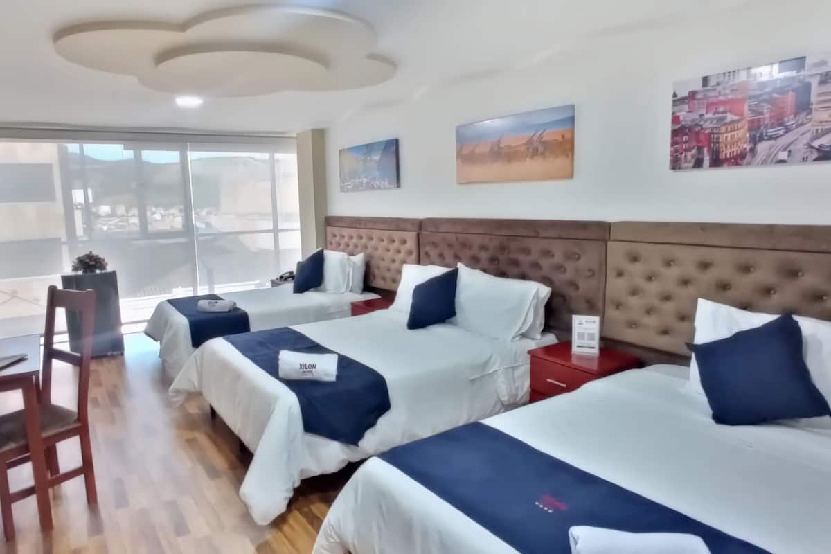 Triple Room | In-room safe, desk, laptop workspace, soundproofing