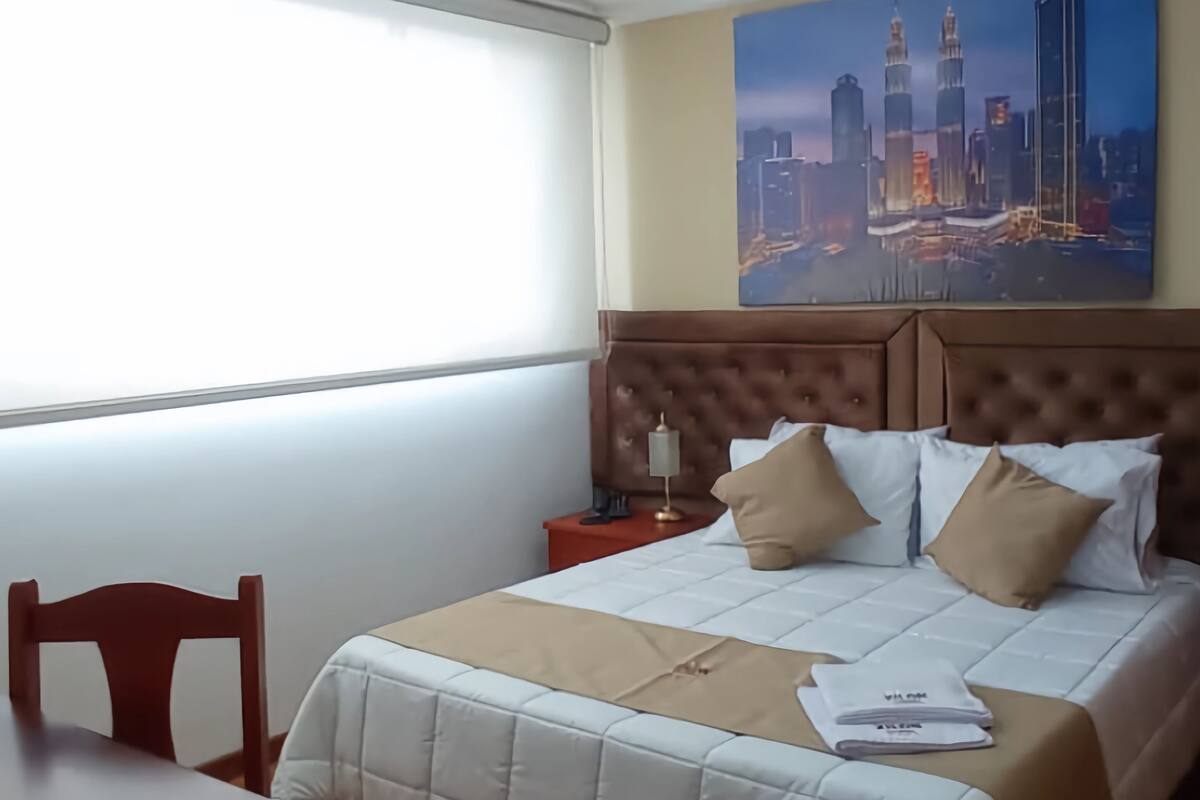 Studio | In-room safe, desk, laptop workspace, soundproofing