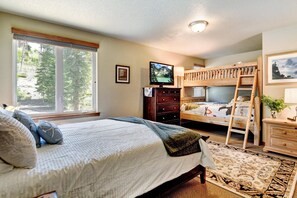 2 bedrooms, iron/ironing board, travel cot, free WiFi
