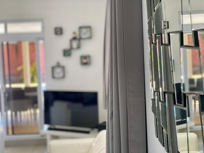 Villa, uitzicht op lagune | Woonruimte | Flatscreentelevisie