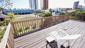 Property grounds - DOG FRIENDLY, 4 BEDROOM DUPLEX, ONE BLOCK FROM THE BEACH (Gulf Shores)