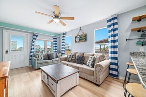 TV - DOG FRIENDLY, 8 BEDROOM DUPLEX, PRIVATE POOL (Gulf Shores)
