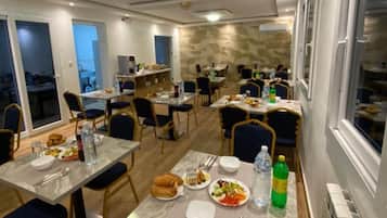 Desayuno buffet incluido todos los días