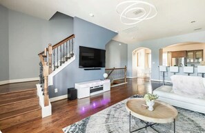 Smart TV, fireplace, stereo