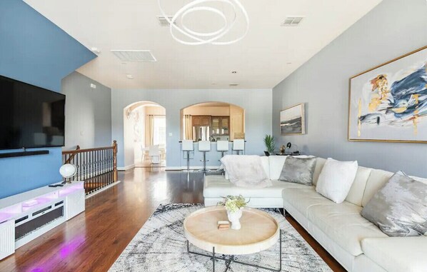 Smart TV, fireplace, stereo