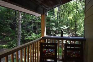 Property grounds - Cozy cabin, 1.5 miles to downtown McCaysville; shops/restaurants & Toccoa River (Blue Ridge)