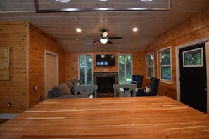 Interior - Cozy cabin, 1.5 miles to downtown McCaysville; shops/restaurants & Toccoa River (Blue Ridge)