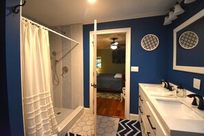 1 bedroom, iron/ironing board, WiFi, bed sheets - Cozy cabin, 1.5 miles to downtown McCaysville; shops/restaurants & Toccoa River (Blue Ridge)