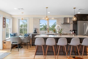 Fridge, microwave, oven, stovetop - Slow M'Ocean – A Fresh Take on Cape Calm (Chatham)