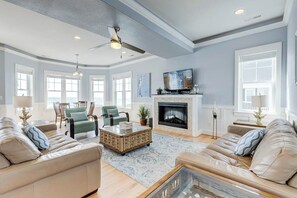 Televisión y chimenea