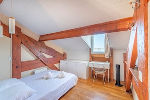 3 chambres, fer et planche à repasser, Wi-Fi, draps fournis