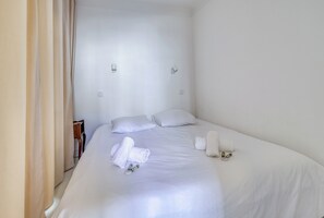 1 bedroom, iron/ironing board, bed sheets