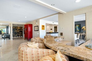 Lobby - Oasis in the Desert: Luxurious Retreat in Thunderbird Heights, Rancho Mirage (Rancho Mirage)