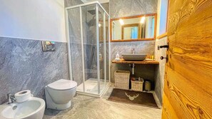 Een douche, een haardroger
