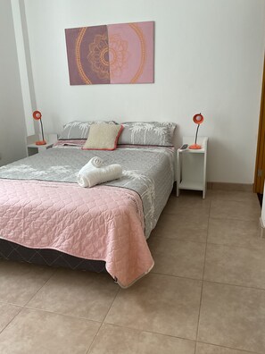 3 camere, una scrivania, ferro/asse da stiro, accesso a Internet