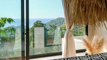 4 bedrooms, in-room safe, desk, iron/ironing board