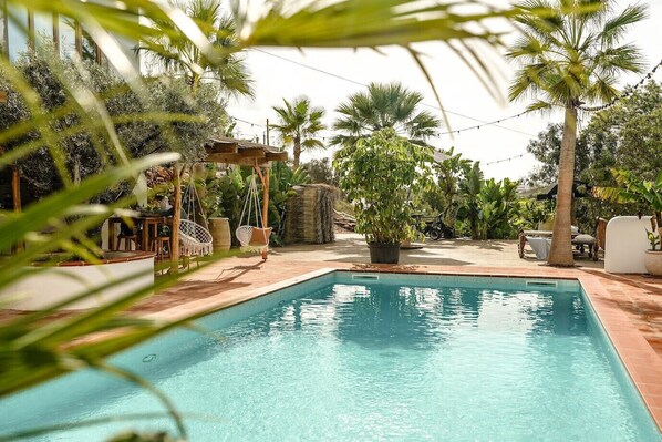 Lämmitetty uima-allas