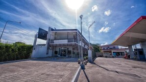 Exterior - Bumble V Subic Hotel (Morong)
