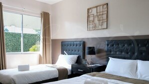 Executive Single Room - Bumble V Subic Hotel (Morong)